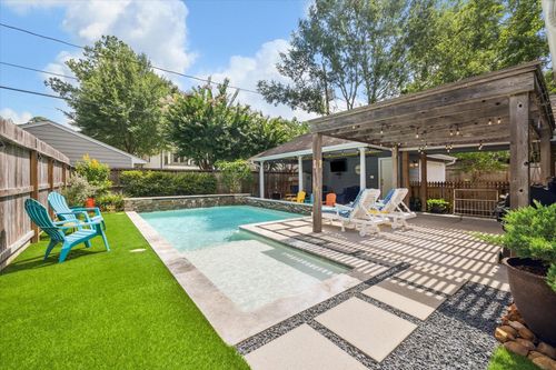 1547 Sue Barnett Dr, Houston, TX, 77018-4305 | Card Image