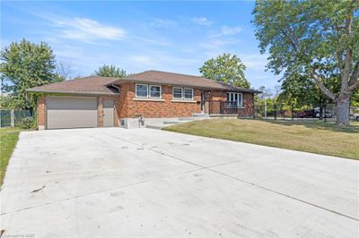 32 Ridgewood Dr, House other with 4 bedrooms, 2 bathrooms and 5 parking in Welland ON | Image 1