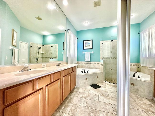 Primary Bathroom | Image 17