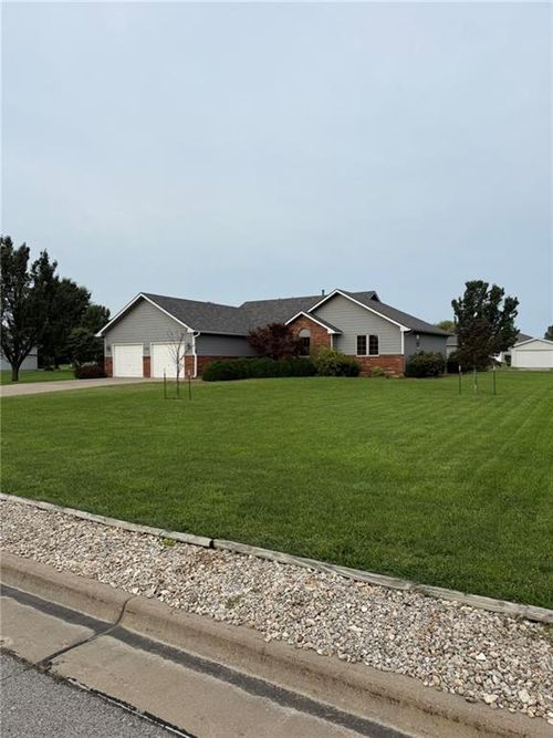416 Heather St, Burlington, KS, 66839-9246 | Card Image
