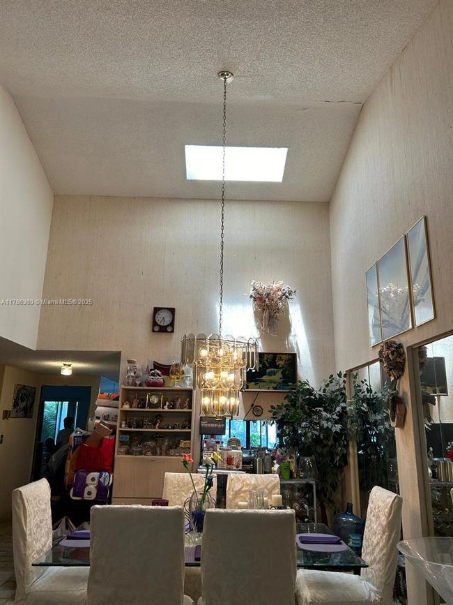 2M - 19943 Ne 5 Th Ct, Condo with 2 bedrooms, 2 bathrooms and null parking in Miami FL | Image 8