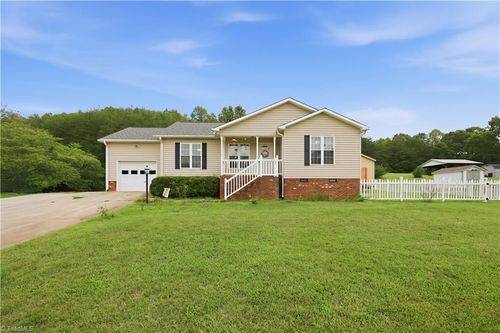 482 Moser Rd, King, NC, 27021-8051 | Card Image