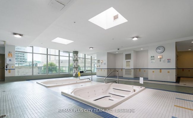 1305 - 18 Harbour St, Condo with 2 bedrooms, 2 bathrooms and 1 parking in Toronto ON | Image 32