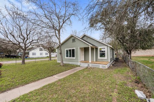 726 10th Ave N, Texas City, TX, 77590-5916 | Card Image