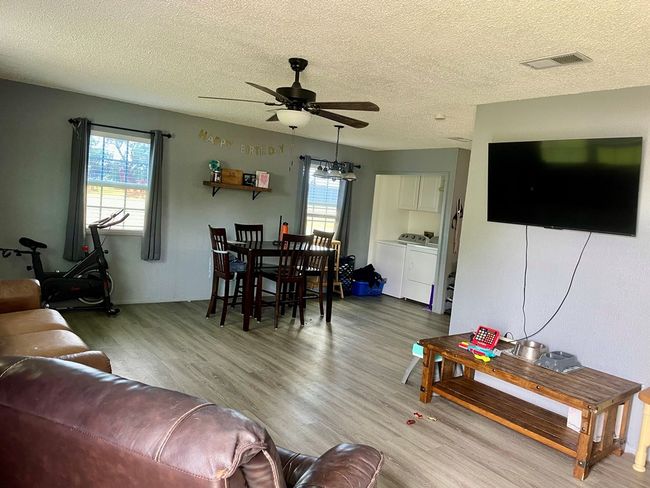 201 N Franklin St, House other with 2 bedrooms, 1 bathrooms and 1 parking in Bronte TX | Image 4