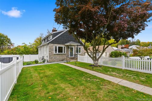 20 Shelley Ave, Yonkers, NY, 10701-6733 | Card Image