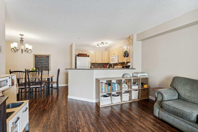 2114 - 16969 24 Street Sw, Home with 2 bedrooms, 1 bathrooms and 1 parking in Calgary AB | Image 11