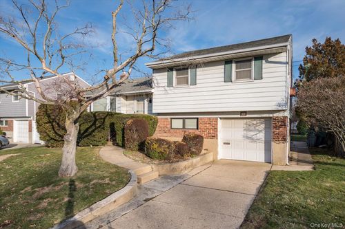 285 Southwood Cir, Syosset, NY, 11791-5712 | Card Image