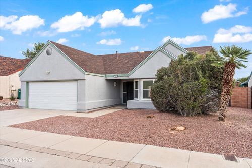 7848 N Roundstone Dr, Tucson, AZ, 85741-3917 | Card Image