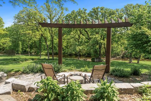1595 River Shore Dr, Hastings, MN, 55033-8547 | Card Image
