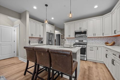 64 Prairie Ct, Wheeling, IL, 60090-2724 | Card Image