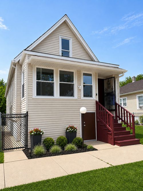9236 S Blackstone Ave, Chicago, IL, 60619-8028 | Card Image