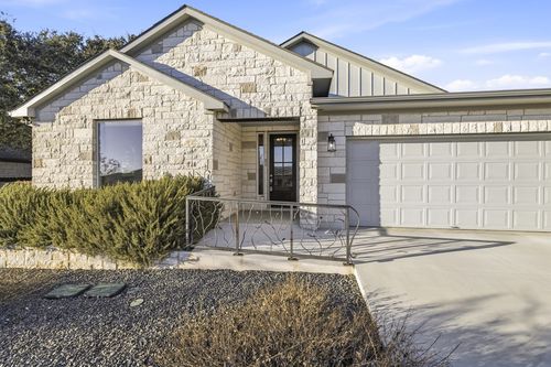 718 Emory Dr, Fredericksburg, TX, 78624-5386 | Card Image