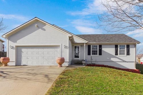 19301 E Lynchburg Place N, Independence, MO, 64058 | Card Image