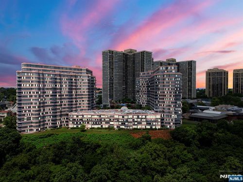 100 Carlyle Dr, Cliffside Park, NJ, 07010-3501 | Card Image