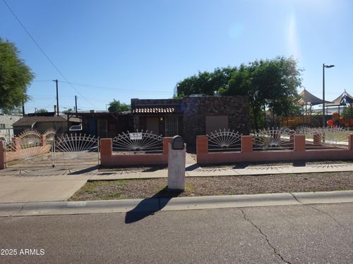 2821 E Adams St, Phoenix, AZ, 85034-1505 | Card Image