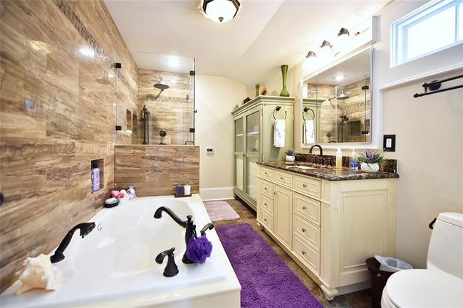 Beautiful Guest house with tub and stand alone shower. | Image 39