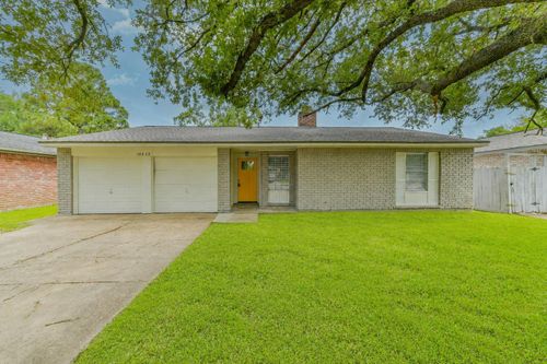 16635 Barcelona Dr, Friendswood, TX, 77546-4123 | Card Image