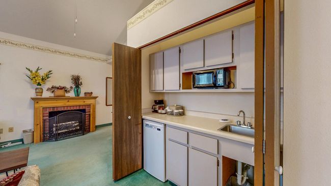 King Suite with Kitchenette | Image 27