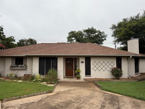 104 Cluster Dr, Mineral Wells, TX, 76067-2804 | Card Image