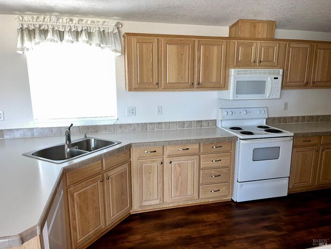 38 Mobile Mnr, House other with 3 bedrooms, 2 bathrooms and 3 parking in Angwin CA | Image 7