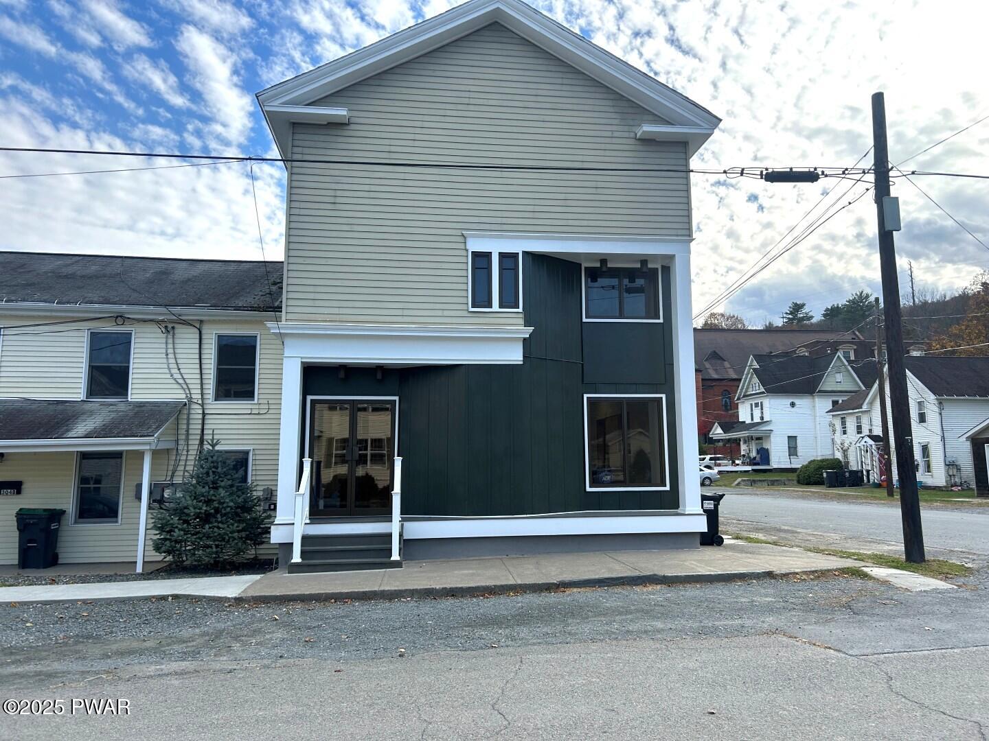 300 Keystone St, Hawley, PA 18428