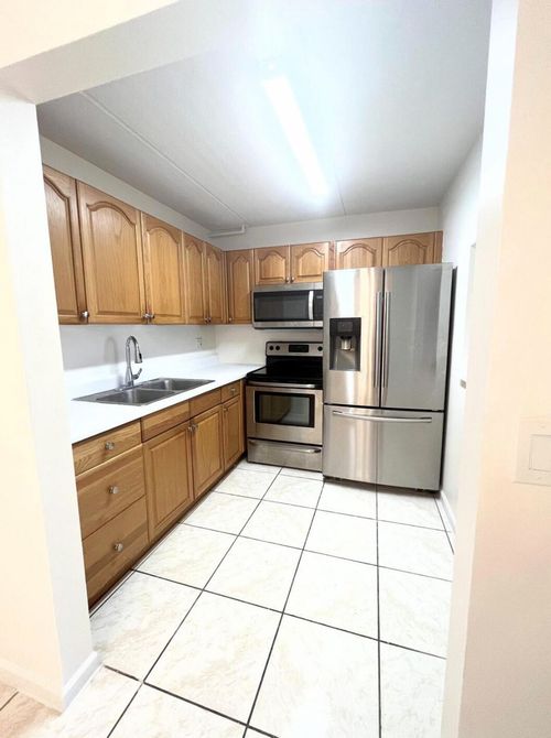 c-110-600 Village Green Ct, Palm Springs, FL, 33461-6520 | Card Image
