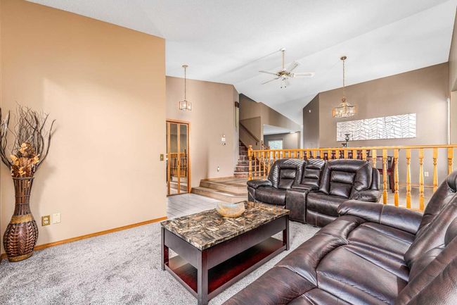 60 Patterson Hill Sw, House detached with 4 bedrooms, 3 bathrooms and 4 parking in Calgary AB | Image 4
