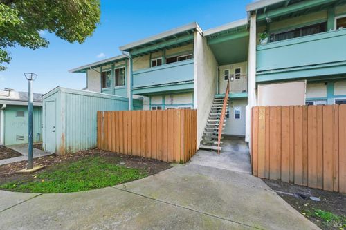 apt-28-423 Gregory Ln, Fairfield, CA, 94533-5900 | Card Image