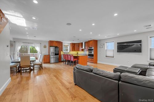 57 Red Ground Rd, Roslyn Heights, NY, 11577-1710 | Card Image