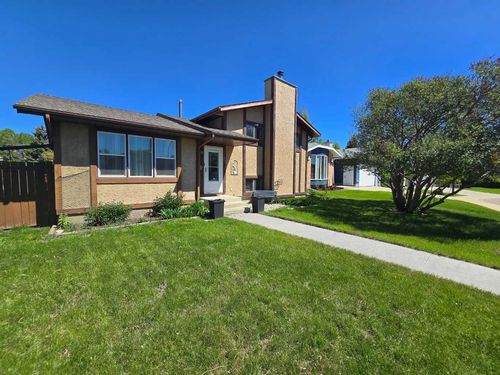 33 Byer Close, Red Deer, AB, T4R1S1 | Card Image