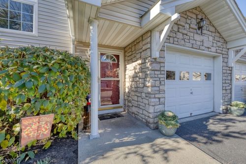 9 Crestmont Ct, Hamburg, NJ, 07419-9758 | Card Image