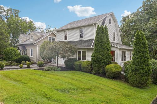 10 Mountainview Ave, Pearl River, NY, 10965-2701 | Card Image