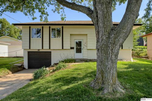 7605 Valley Rd, La Vista, NE, 68128-2747 | Card Image