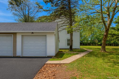 6 Petersburg Ct, Coram, NY, 11727-1638 | Card Image