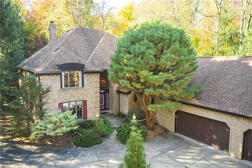 692 Pine Point Dr, Akron, OH, 44333-1779 | Card Image