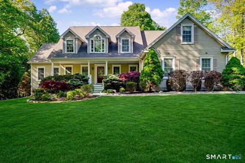 15 Maplecrest Dr, Danbury, CT, 06811-4247 | Card Image