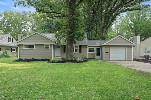 4429 Canterbury Rd, North Olmsted, OH, 44070-2715 | Card Image