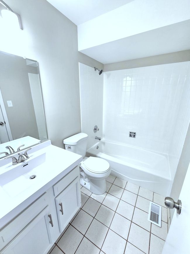 12827 S Blossom Dr, House other with 3 bedrooms, 2 bathrooms and 2 parking in Alsip IL | Image 17