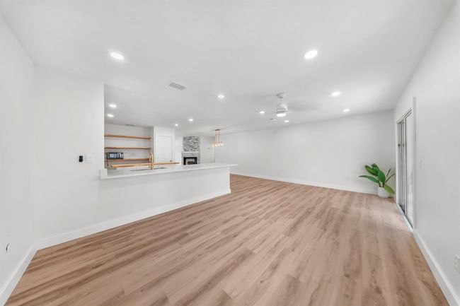 948 Canal Cir, House other with 3 bedrooms, 2 bathrooms and null parking in Sebastian FL | Image 11