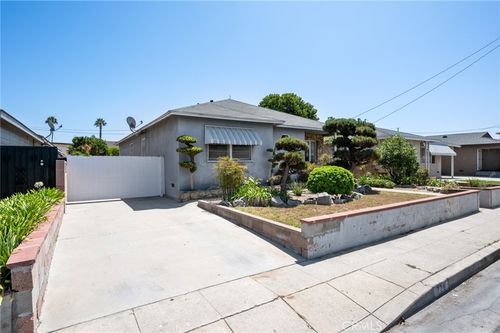 724 N Neptune Ave, Wilmington, CA, 90744-5424 | Card Image