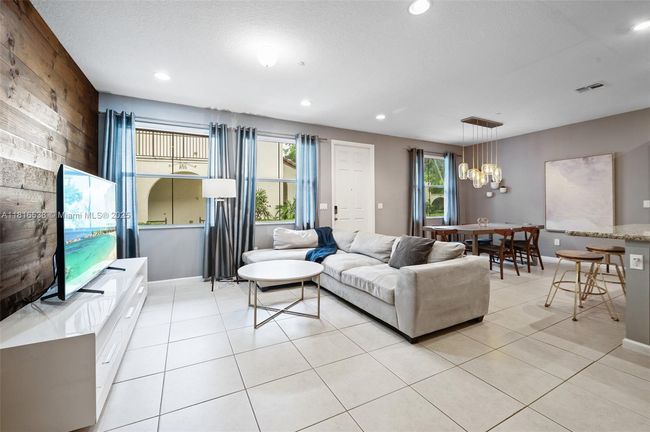4164 Cascada Cir, Townhouse with 3 bedrooms, 3 bathrooms and null parking in Hollywood FL | Image 6