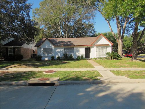 13526 Brook Hollow Dr, Sugar Land, TX, 77498-2447 | Card Image