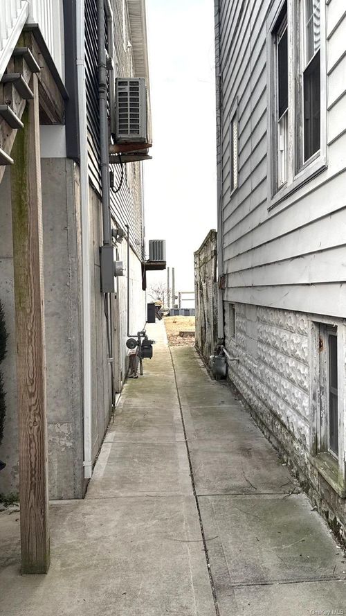 811 W Park Avenue, Long Beach, NY, 11561 | Card Image