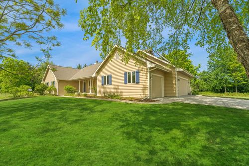 N6383 Hickory Cross, Plymouth, WI, 53073 | Card Image