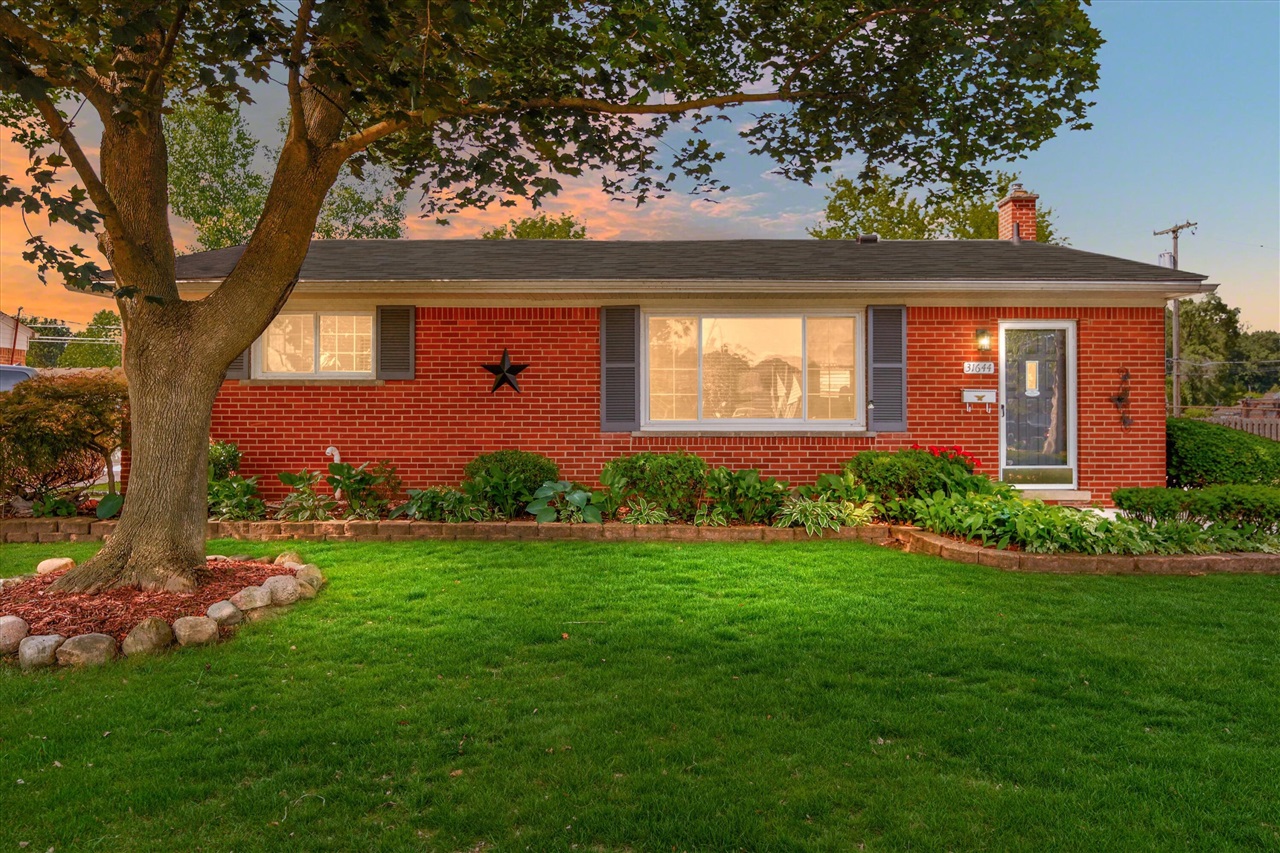 Fairfax St, Livonia, MI 48152