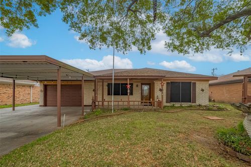 2426 15th Ave N, Texas City, TX, 77590-5038 | Card Image