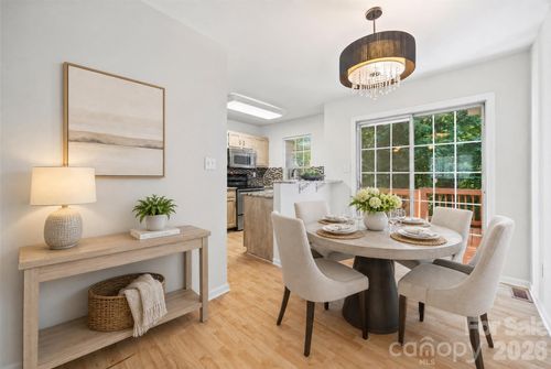 8117 Circle Tree Ln, Charlotte, NC, 28277-8887 | Card Image