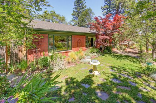 1365 Ponderosa Dr, Ashland, OR, 97520-3428 | Card Image