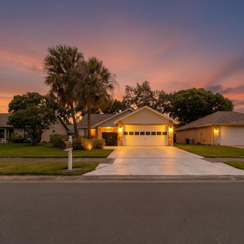3951 104th Ave N, CLEARWATER, FL, 33762-5484 | Card Image